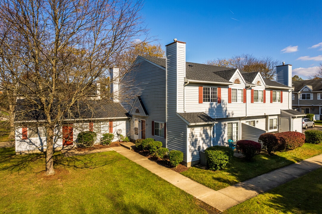 Hunters Lake Apartments in Cuyahoga Falls, OH - Building Photo