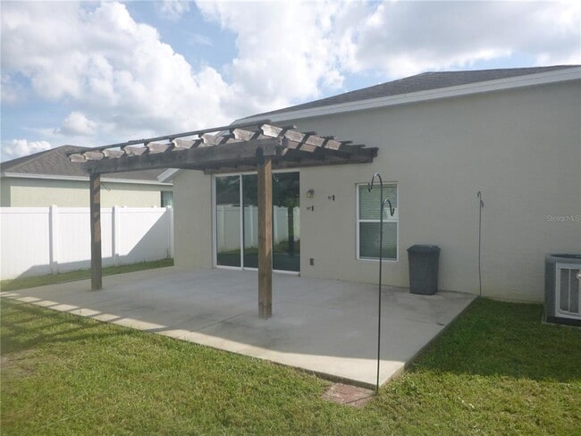 967 Hill Flower Dr in Brooksville, FL - Building Photo - Building Photo