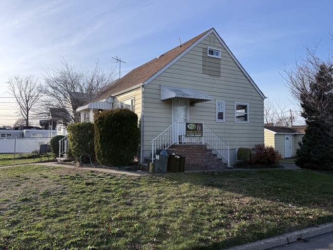 21 Bellport Pl in Garfield, NJ - Building Photo - Building Photo