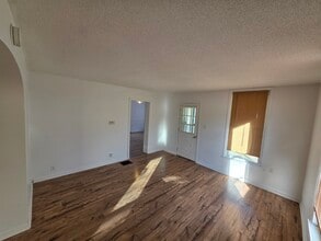 1020 S Locust St in Carlinville, IL - Building Photo - Building Photo