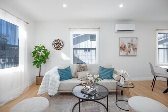 2267 Las Flores Dr in Los Angeles, CA - Building Photo - Building Photo