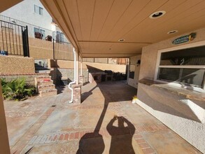 28045 Magic Mountain Ln in Santa Clarita, CA - Foto de edificio - Building Photo