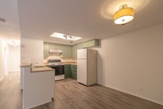 2305 Montclaire St in Austin, TX - Building Photo - Building Photo