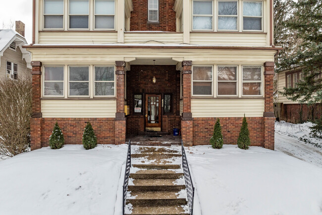 1084 Jefferson Ave in Akron, OH - Building Photo - Building Photo