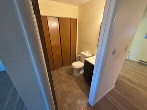 56 Saratoga Ct in Wilkes-Barre, PA - Foto de edificio - Building Photo