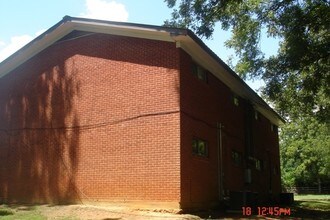 105 Walnut St in Louisville, MS - Foto de edificio - Building Photo