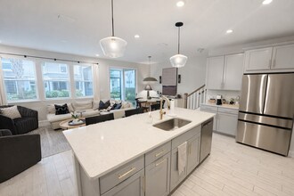 14135 Pier Ln in Jacksonville, FL - Foto de edificio - Building Photo