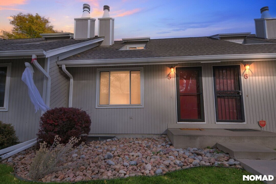 1244 S Reed St in Lakewood, CO - Foto de edificio