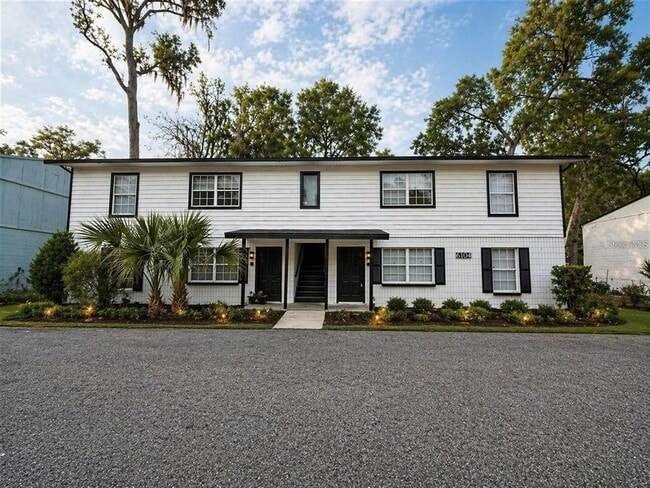 6104 SW 12 Pl