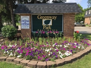 Greenway Park Apartments in Ann Arbor, MI - Foto de edificio - Building Photo
