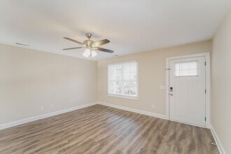 321 Howerton Ave NW in Concord, NC - Foto de edificio - Building Photo