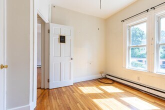 61 Hillside St, Unit 2 in Boston, MA - Foto de edificio - Building Photo