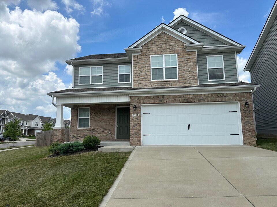 2501 Feathersound Wy in Lexington, KY - Building Photo
