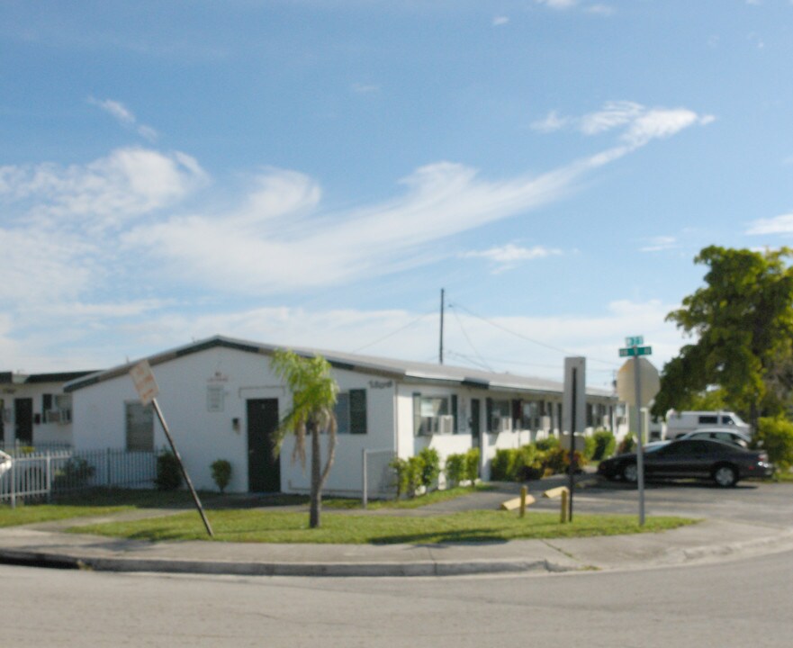 Orchid Grove in Hallandale Beach, FL - Building Photo