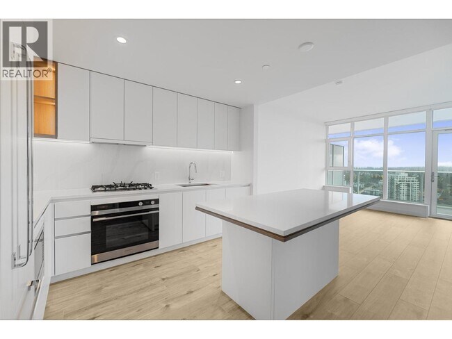 720 Farrow St in Coquitlam, BC - Building Photo - Building Photo