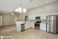 919 38th Terrace E in Bradenton, FL - Building Photo - Building Photo