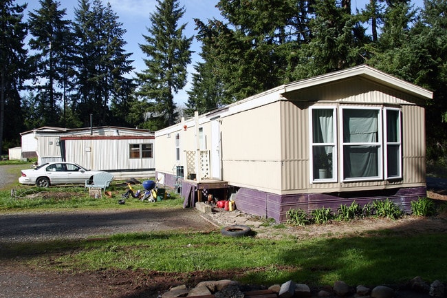 Hilltop Mobile Home Park in Eagle Creek, OR - Foto de edificio - Building Photo