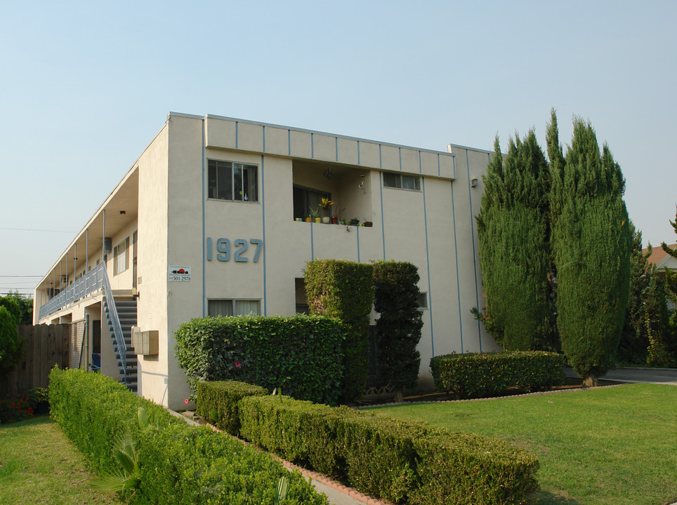 1927 Gardena Ave in Los Angeles, CA - Building Photo