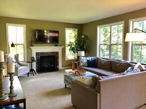 4542 Island Ave NE in Bainbridge Island, WA - Building Photo - Building Photo