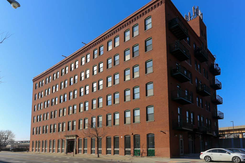 1900 S Clark St, Unit 305 in Chicago, IL - Building Photo