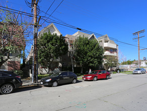 5127 Klump Ave in North Hollywood, CA - Building Photo - Building Photo