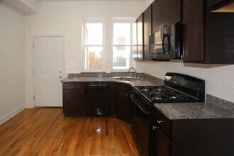 1706 W Sunnyside Ave, Unit 2 in Chicago, IL - Building Photo - Building Photo