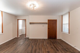 217 Kaercher St, Unit 1 in Pittsburgh, PA - Building Photo - Building Photo