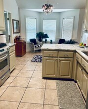 1027 E Broadview Dr in Fayetteville, AR - Building Photo - Building Photo