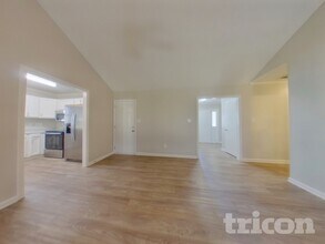 1305 Rock Knoll Dr in Charlotte, NC - Building Photo - Building Photo