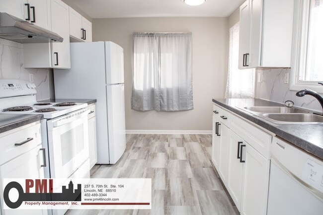 property at 820 S 38th St