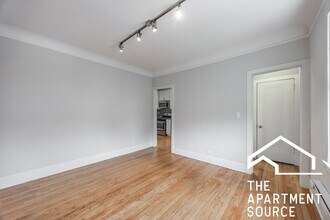 2315 N Rockwell St, Unit C1 in Chicago, IL - Building Photo - Building Photo