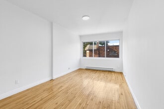 5841 Sherbrooke Rue O in Montréal, QC - Building Photo - Building Photo