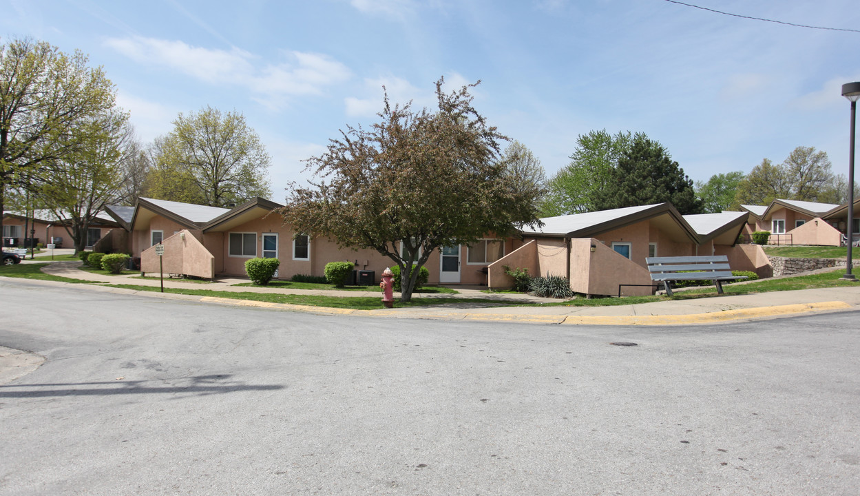 Welborn Villa in Kansas City, KS - Building Photo