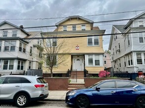 231 Renner Ave in Newark, NJ - Foto de edificio - Building Photo