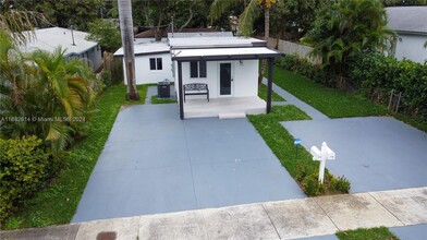 330 NW 82nd Terrace in Miami, FL - Building Photo - Building Photo