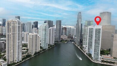 335 S Biscayne Blvd, Unit 2708 in Miami, FL - Foto de edificio - Building Photo