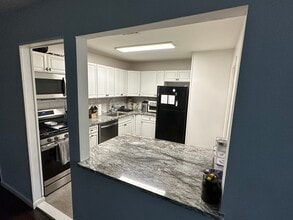 281 College Dr, Unit 281 in Edison, NJ - Building Photo - Building Photo