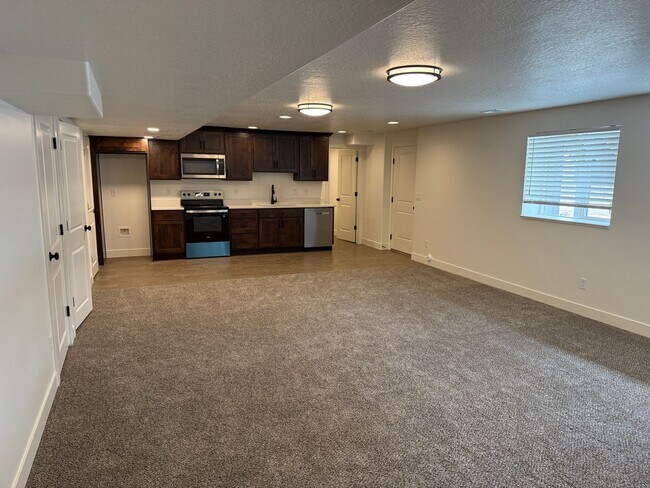 5491 W 4550 S in Hooper, UT - Building Photo - Building Photo