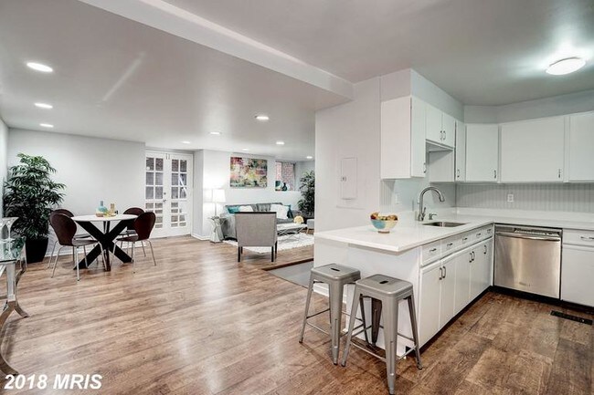 629 Constitution Ave NE, Unit G-2 in Washington, DC - Foto de edificio - Building Photo