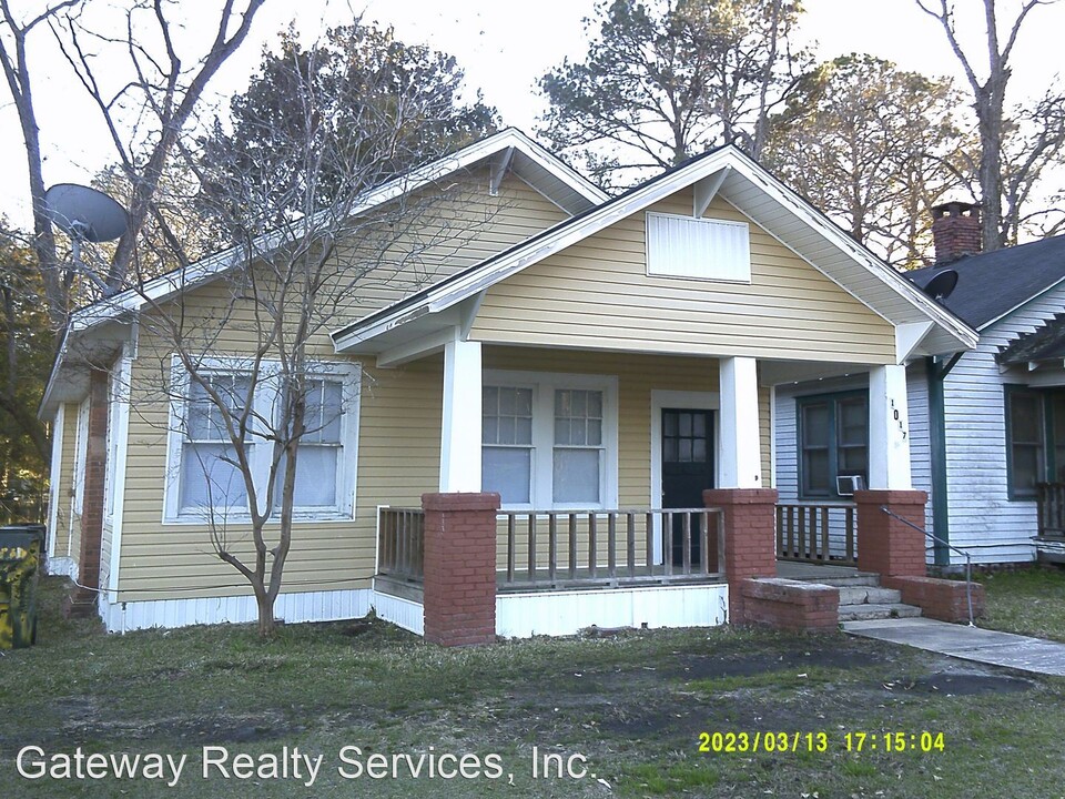 1017 Isabella St in Waycross, GA - Building Photo