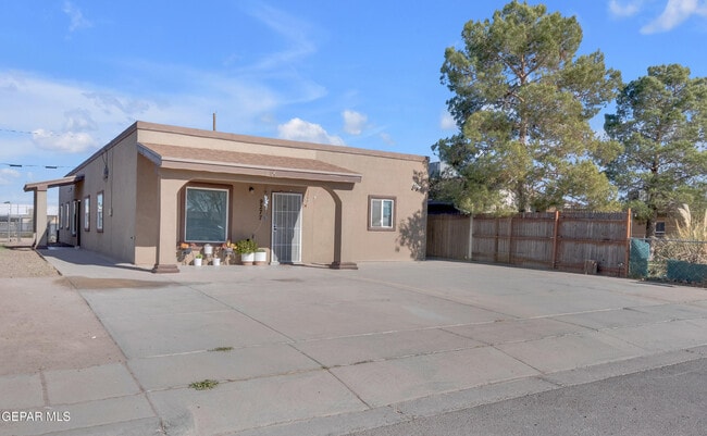9277 Leonardo Ave in El Paso, TX - Building Photo - Building Photo