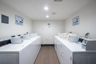 Park Downtown Apartments in Santa Ana, CA - Building Photo - Interior Photo