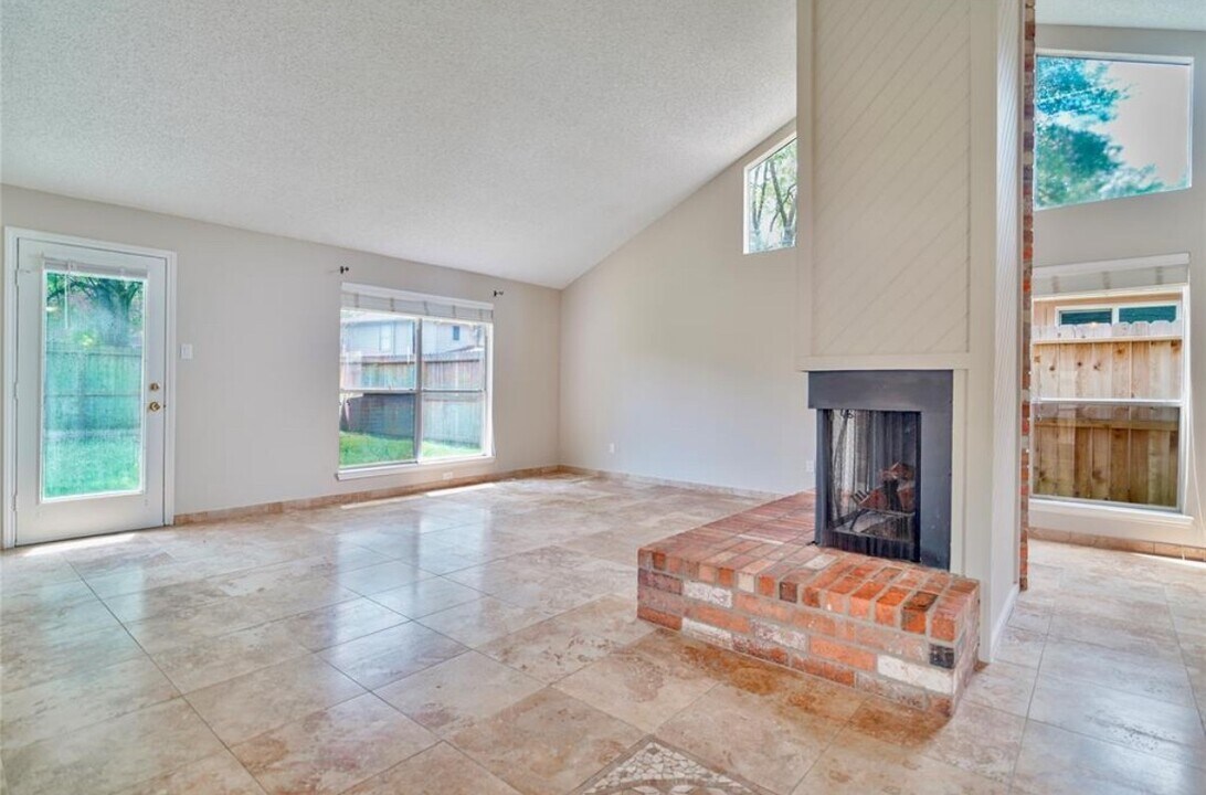 1403 Valley Landing Dr in Katy, TX - Building Photo