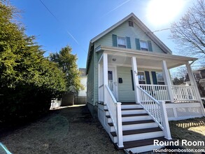 53 Henderson St, Unit 1 in Arlington, MA - Building Photo - Building Photo