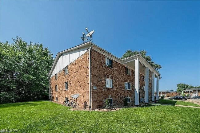 676 S Shore Ct in Vermilion, OH - Building Photo - Building Photo