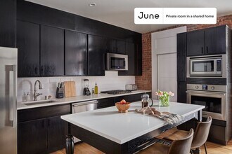 Room in Shared 11.0 bed/7 bath home in New York, NY - Building Photo - Building Photo