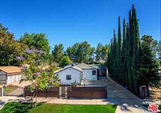 18328 Bessemer St in Los Angeles, CA - Building Photo - Building Photo