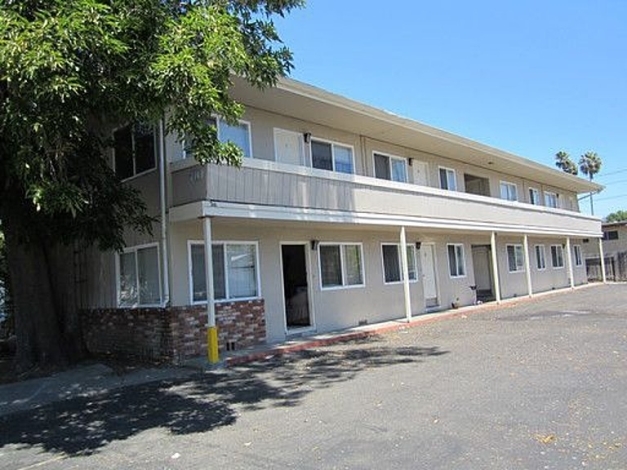 710 E Foothill Blvd in San Luis Obispo, CA - Building Photo