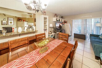 9705 Fontainebleau Blvd in Miami, FL - Building Photo - Building Photo