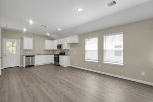 811 Jefferson Ave in Cleveland, TX - Building Photo